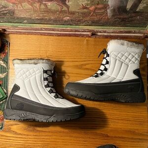 Like new Quilted Winter Boots Totes